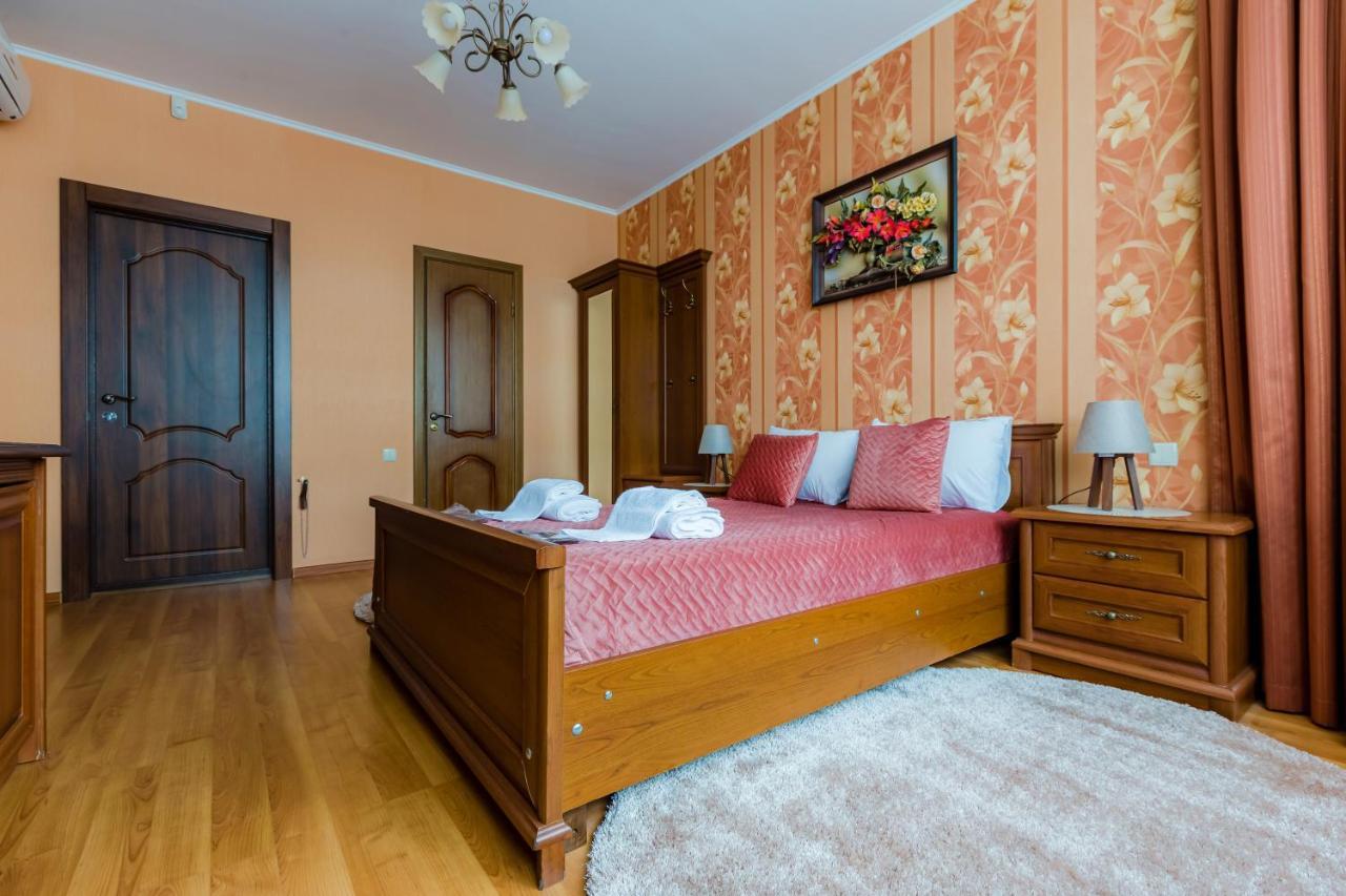 Poznyakoff Aparthotel Kiew Exterior foto